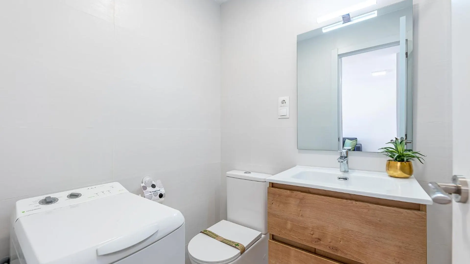 797 Holiday Rentals - Acogedor Apartamento Con Hermosas Vistas ベナルマデナ 0*,  スペイン