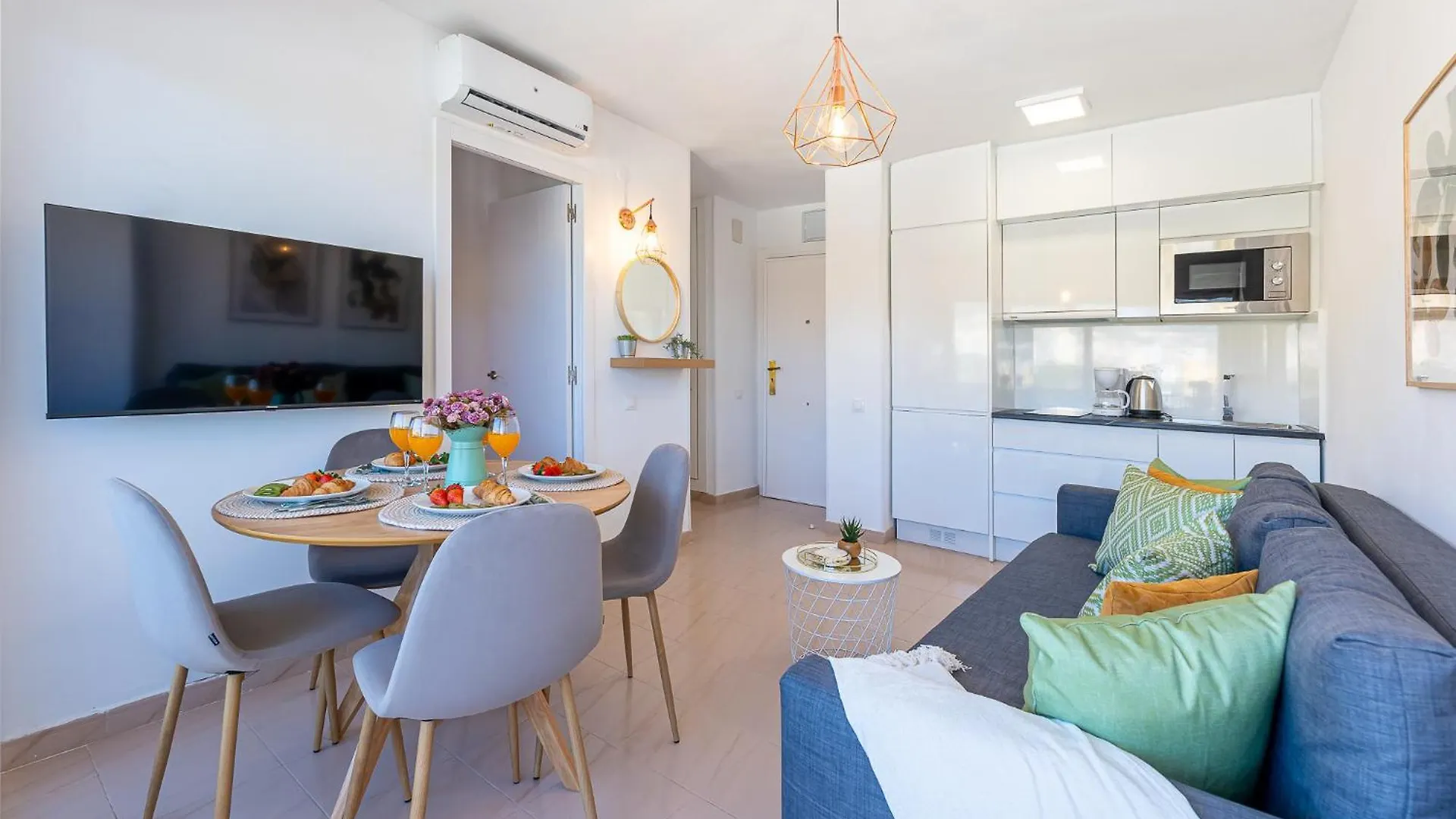797 Holiday Rentals - Acogedor Apartamento Con Hermosas Vistas ベナルマデナ